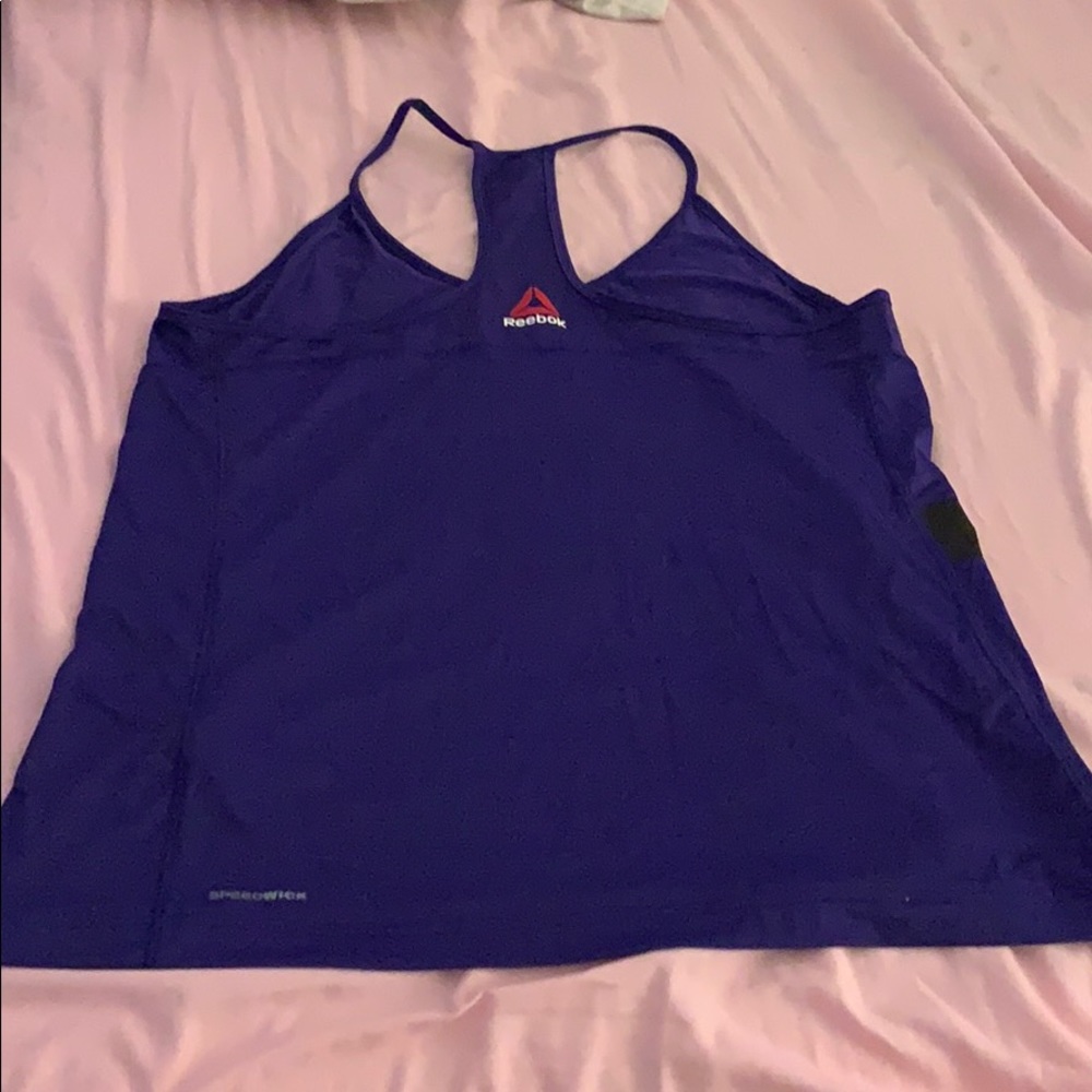 Workout top - Picture 2 of 3